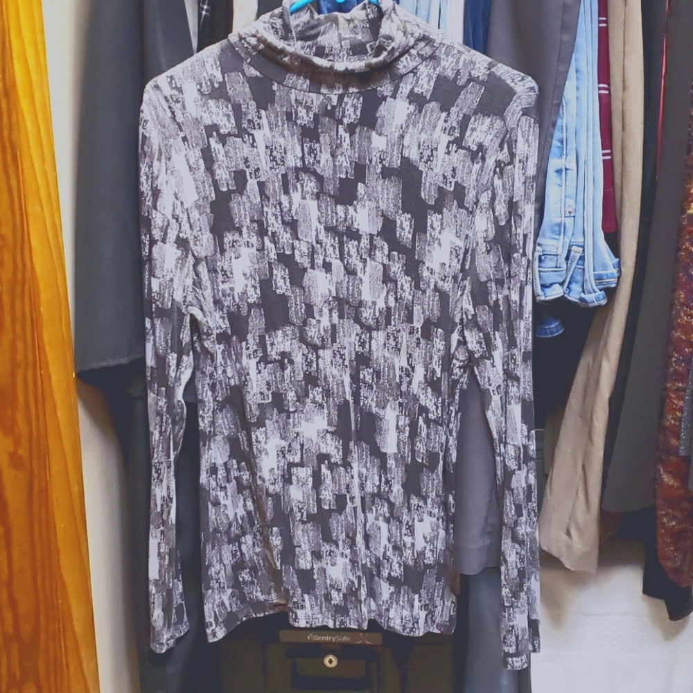 Black and gray turtlrneck